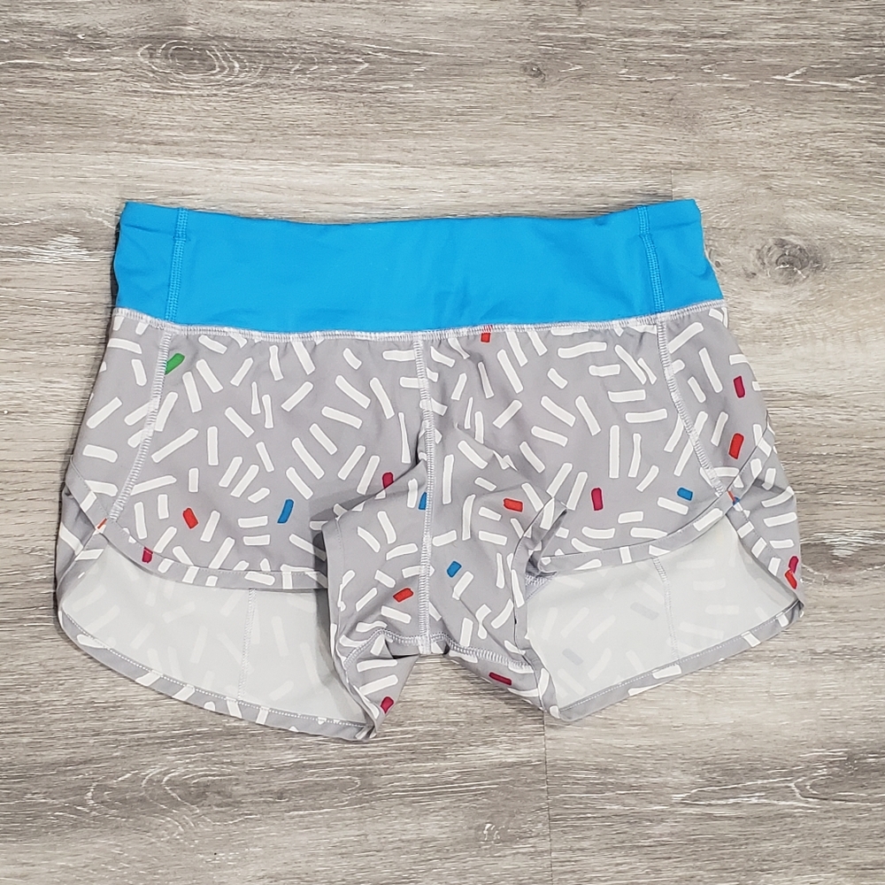 Lululemon Speed Short 2015 Seawheeze - Grey with White and Colored Squiggles